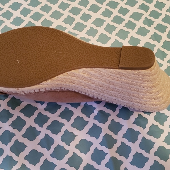 Bandolino Light Tan Espadrille Sandals - Picture 4 of 4